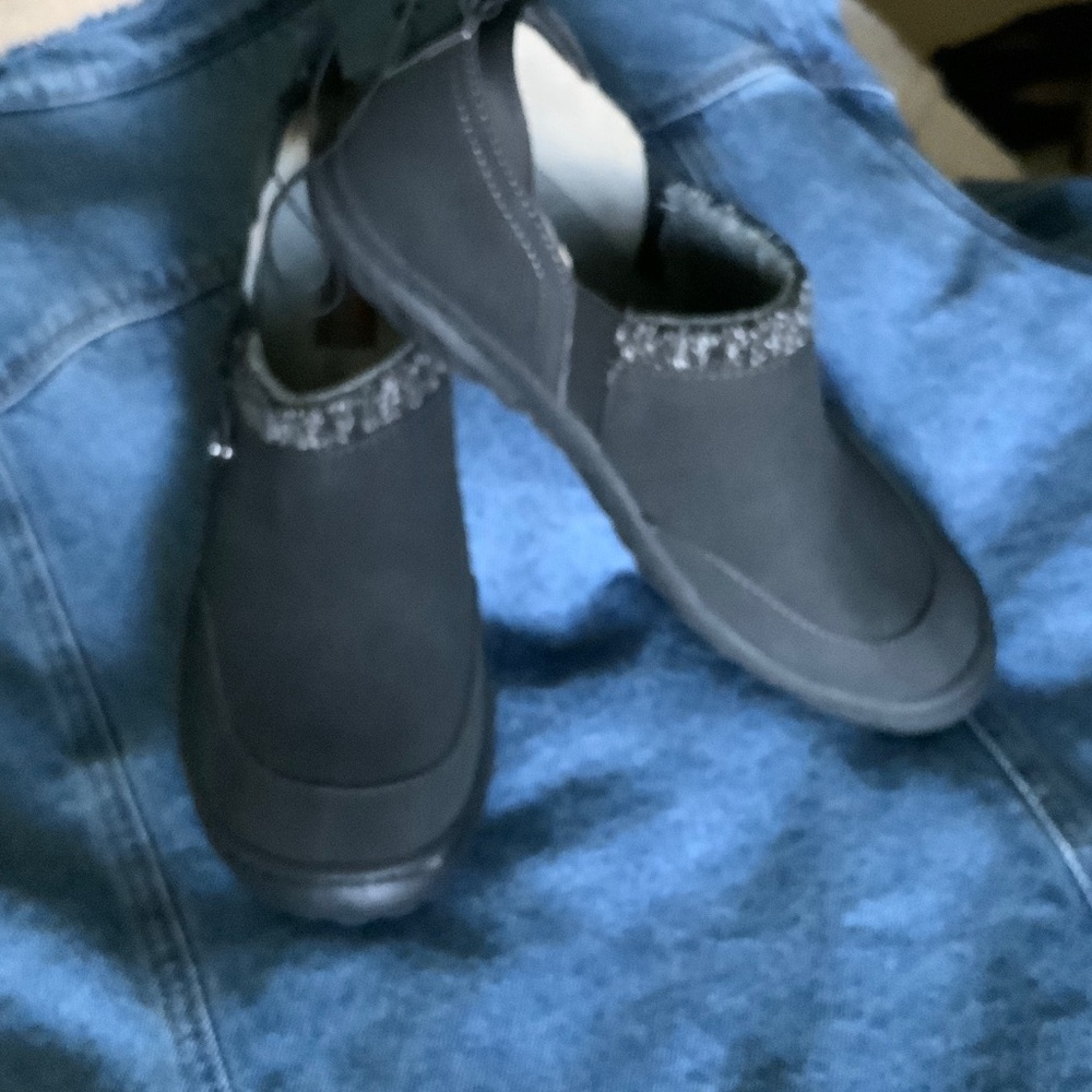 Elegant Black Slip-On Women's Slippers
